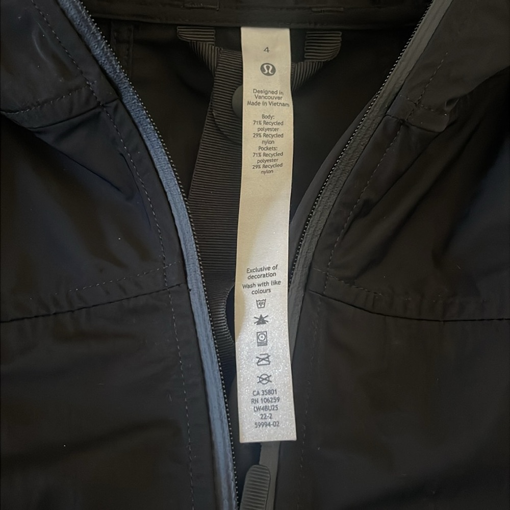 Lululemon Lightweight Cropped Jacket size 4